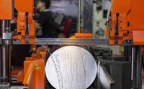 雷波立式金属带锯床切削出现跑带故障解决方法！